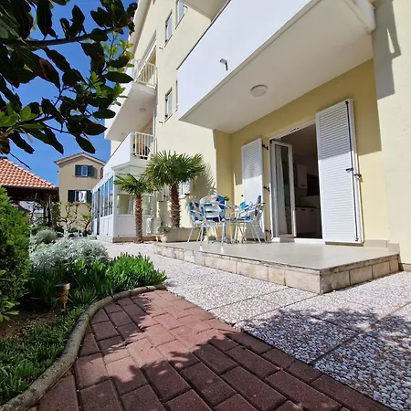 アパート Josipa バスカ